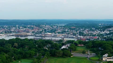 Aerial Drone View of Gloucester Harbor, Residential Neighborhoods, and Parks in Vídeos de archivo 338104832