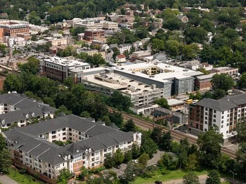 Aerial drone view of golf course fairways, nearby homes, and mature trees in Bay Фото
