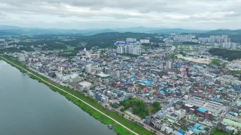 Aerial Drone View of Han River Waterfront and Cityscape 動画素材 343842852