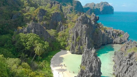 Aerial drone view of Hidden beach on Matinloc Island in El Nido, Palawan, Phi Stock-Footage 122444880