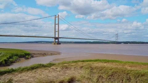 Aerial drone view of Humber Bridge, 12th largest suspension span, gracefull.. Stock-Footage 249248904