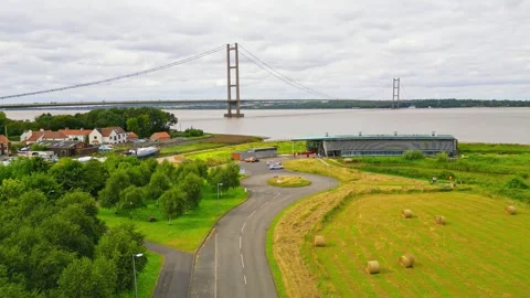 Aerial drone view of Humber Bridge, 12th largest suspension span, gracefull.. Stockbeeldmateriaal 249249617