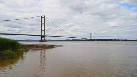 Aerial drone view of Humber Bridge, 12th largest suspension span, gracefull.. Stock-Footage 249250160