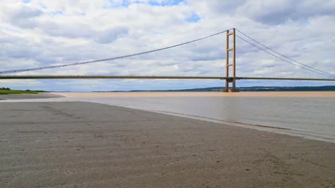 Aerial drone view of Humber Bridge, 12th largest suspension span, gracefull.. Vídeos de archivo 249250833