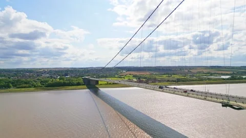 Aerial drone view of Humber Bridge, 12th largest suspension span, gracefull.. 스톡 동영상 249251920