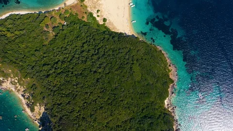 Aerial drone view of iconic small uninhabited island of Marathonisi, Zakynthos Video stock 125365727