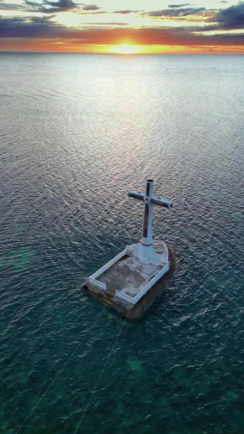 Aerial drone view of the iconic Sunken Cemetery Cross monument off the coast of 스톡 동영상 330773040