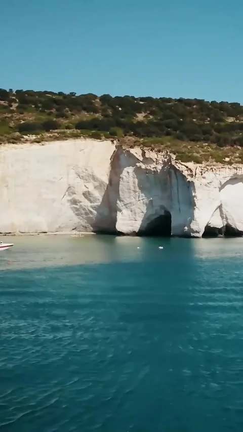 Aerial drone view of Kleftiko Beach, Milos. Vídeos de archivo 334582458