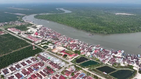 Aerial drone view of Kuala Gula riverside town and mangrove Vidéo 337548935