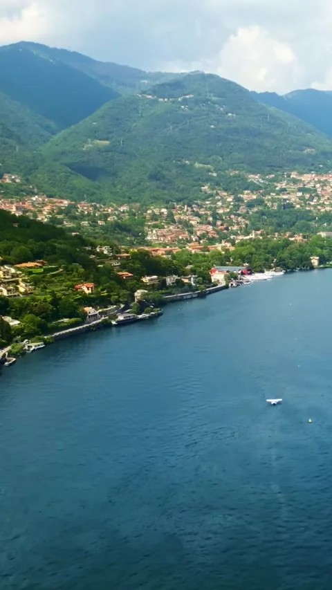 Aerial drone view of Lake Como, Italy. Vídeos de archivo 335047151