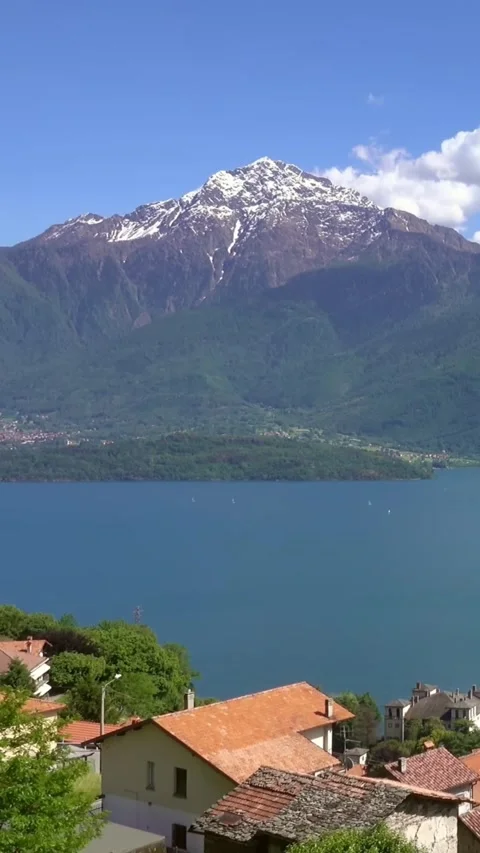 Aerial drone view of Lake Como, Italy. Vídeos de archivo 335047221