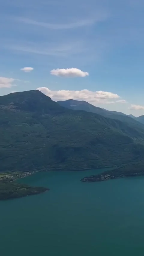 Aerial drone view of Lake Como, Italy. Vídeos de archivo 335047277