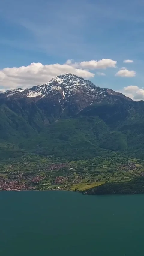 Aerial drone view of Lake Como, Italy. Vídeos de archivo 335047278