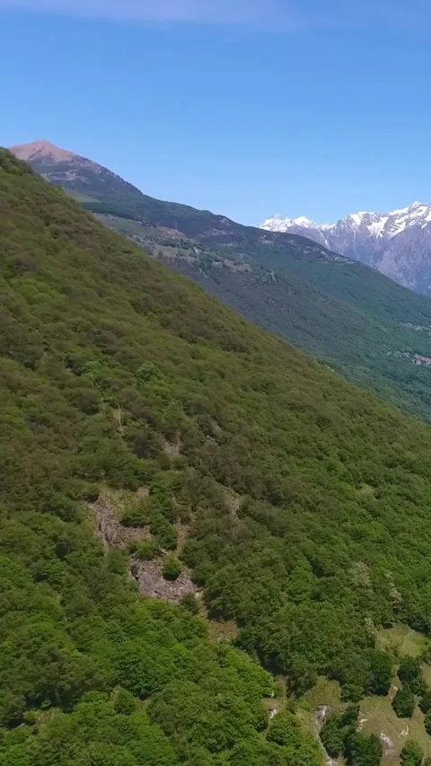 Aerial drone view of Lake Como, Italy. Vídeos de archivo 335047302