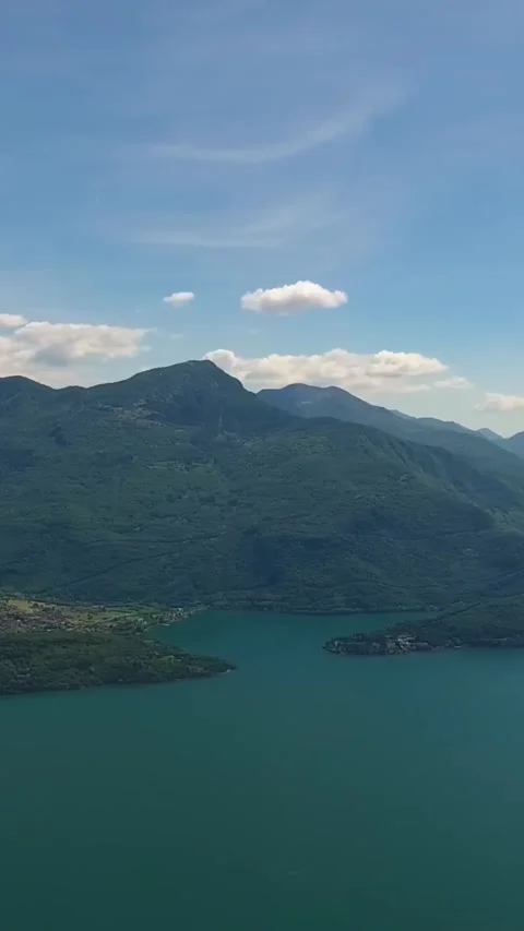 Aerial drone view of Lake Como, Italy. Vídeos de archivo 335047540