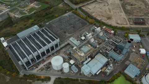 Aerial drone view of large power plant near London UK with tall chimneys and Vídeo Stock 324794569