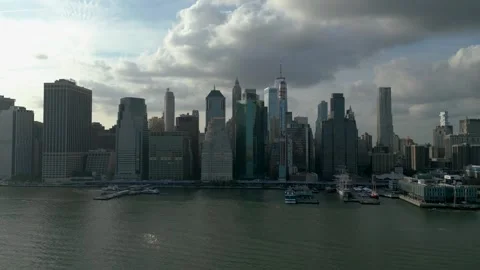 Aerial Drone View of Lower Manhattan Skyline Over East River – 4K Footage 스톡 동영상 320849220