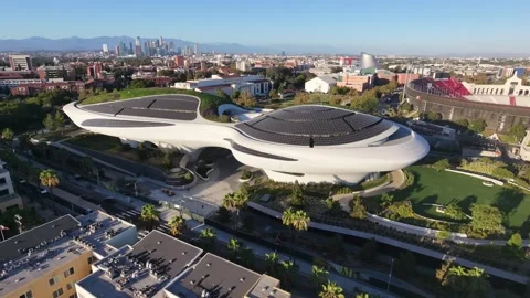 Aerial Drone View of Lucas Museum of Narrative Art in Los Angeles, California Vidéo 340656853