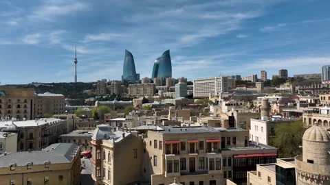 Aerial Drone View of Maiden Tower and Old City (Icherisheher) 库存影片 337713088