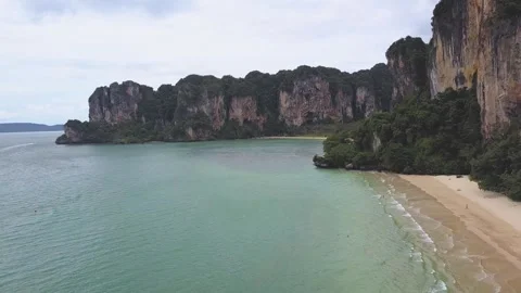 Aerial Drone View of Maya Bay, Koh Phi Phi, Thailand Vídeos de archivo 336696987