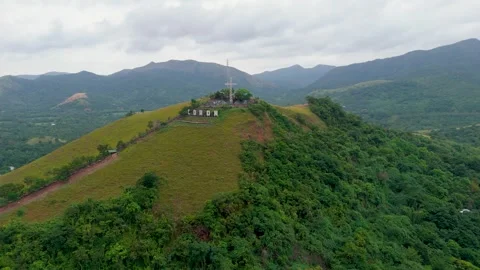 Aerial Drone View of Mount Tapyas with Coron Sign and Cross 스톡 동영상 320855107
