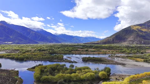 Aerial Drone View of Nyingchi Two-River Confluence and Autumn Landscape Vídeos de archivo 340046211