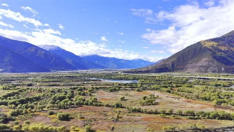 Aerial Drone View of Nyingchi Two-River Confluence and Autumn Landscape Vídeos de archivo 340046223