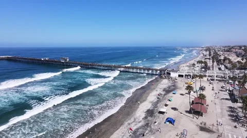 Aerial Drone View of Oceanside Pier, Beach and Coastal Town, Oceanside CA Vidéo 340657590
