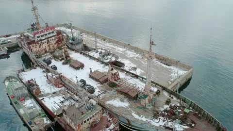 Aerial drone view of an old rusty ships moored in the harbor. Abandoned ships Vídeo Stock 146528910