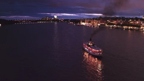 Aerial drone view over Ångbåt in Stockholm at night Vidéo 109520538