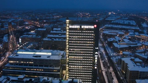 Aerial drone view over DN Newspaper building in Stockholm in winter at night Vídeo Stock 109483868