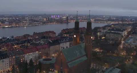 Aerial drone view over Högalid in Stockholm at night Vídeo Stock 111350904