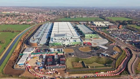 Aerial drone view over a large data centre construction site in England Vídeo Stock 330135727