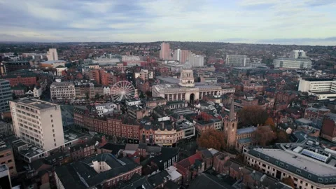 Aerial drone view over Nottingham Town city centre, Council House, Old Market Vidéo 192997371