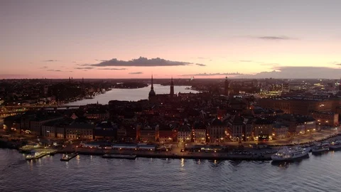 Aerial drone view over Old Town in Stockholm at night Vídeo Stock 109501678
