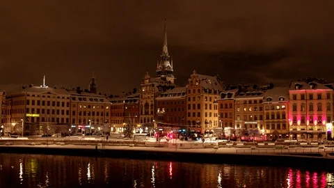 Aerial drone view over Old town in Stockholm in winter at night Vidéo 109534091