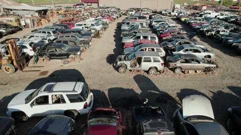 Aerial Drone View Over A Scrapyard Full Of Old Cars. Vídeo Stock 347757475