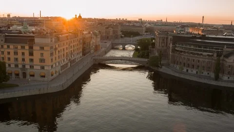 Aerial drone view over Strömmen in Stockholm at sunset Vidéo 109437236