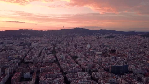 Aerial drone view on pink sunset over Barcelona City blocks, Spain 스톡 동영상 139502653