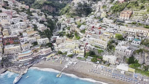 Aerial Drone View of Positano Beach and Amalfi Coast Vidéo 334722248