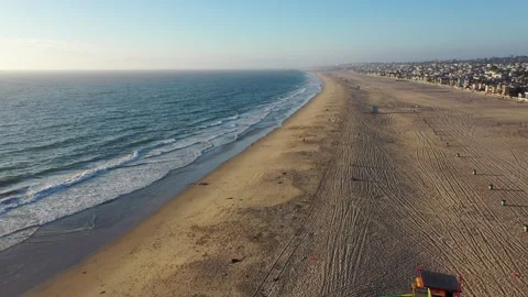 Aerial drone view of a rainbow colored lifeguard hut in Manhattan Beach Stockbeeldmateriaal 317855871