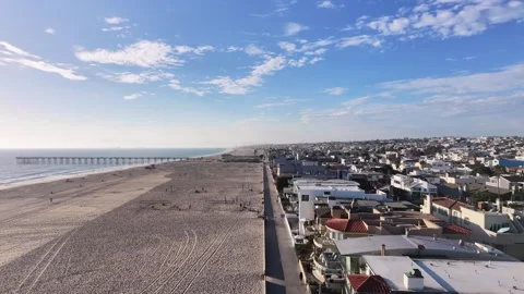 Aerial Drone View of Redondo Beach Marina, Coastline and Beach, California Vidéo 340656984
