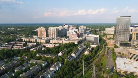 Aerial Drone View of Reston and Herndon Skyline in Northern Virginia Vidéo 344613132