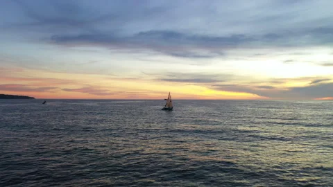 Aerial Drone view of a Sailboat at Sunset in Redondo Beach Stockbeeldmateriaal 330439853