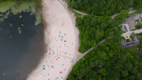 Aerial drone view of sandy beach with people and umbrellas in Peekskill New York Vídeo Stock 316039933