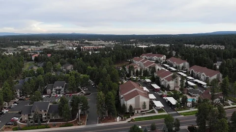 Aerial drone view of a small hilly town, Flagstaff mountain, Arizona, USA Vídeos de archivo 96494635