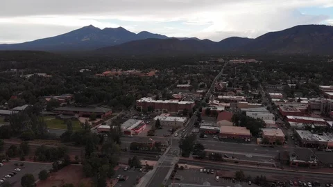 Aerial drone view of a small hilly town, Flagstaff mountain, Arizona, USA Vídeos de archivo 96500138