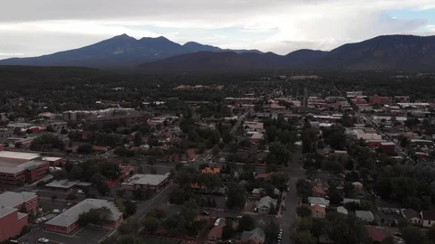 Aerial drone view of a small hilly town, Flagstaff mountain, Arizona, USA Vídeos de archivo 96501257