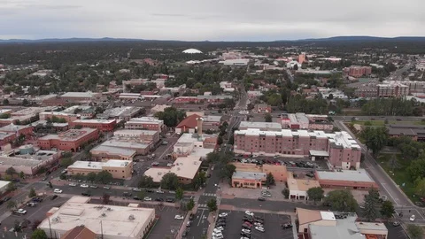 Aerial drone view of a small hilly town, Flagstaff mountain, Arizona, USA Vídeos de archivo 96503628