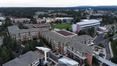 Aerial drone view of a small hilly town, Flagstaff mountain, Arizona, USA Vídeos de archivo 96505370